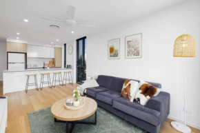 New 2BR Apt Prime Loc Stone's Throw from Train Stn